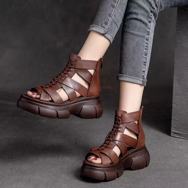Nuevas sandalias de primavera y verano.