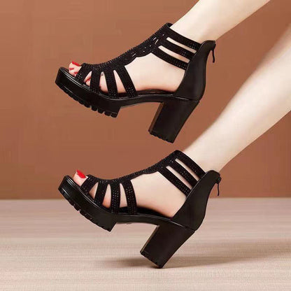 Sandalias brillantes con puntera abierta