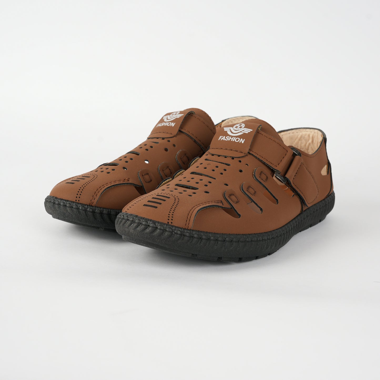 Elegantes sandalias huecas de piel