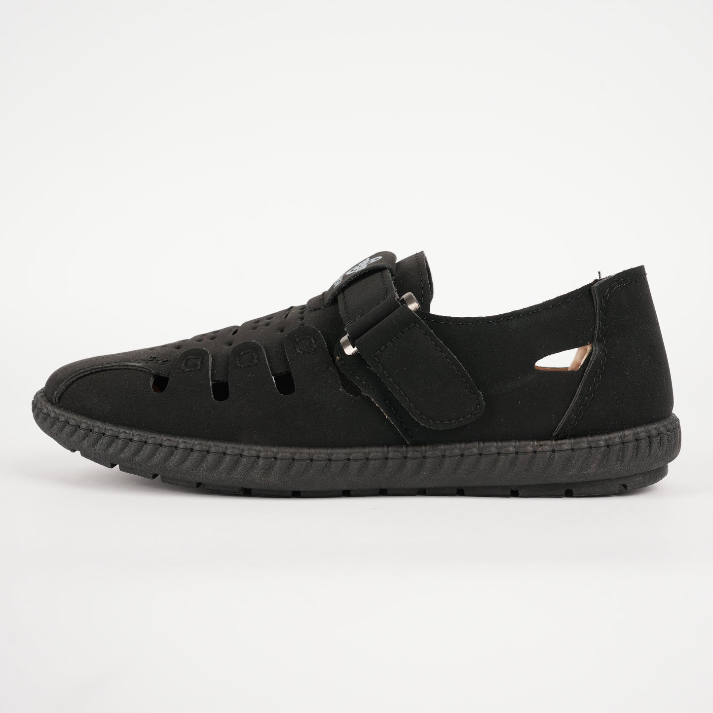Elegantes sandalias huecas de piel