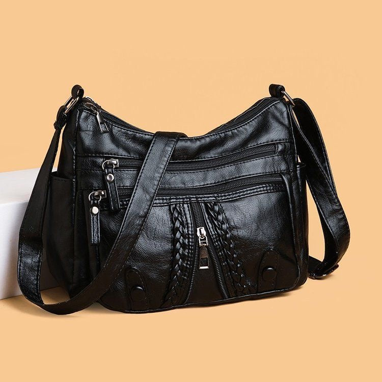 Bolso de piel con adornos de cremallera