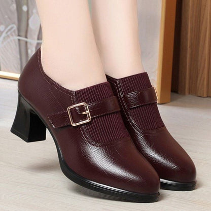 Tacones altos con hebilla de bloqueo