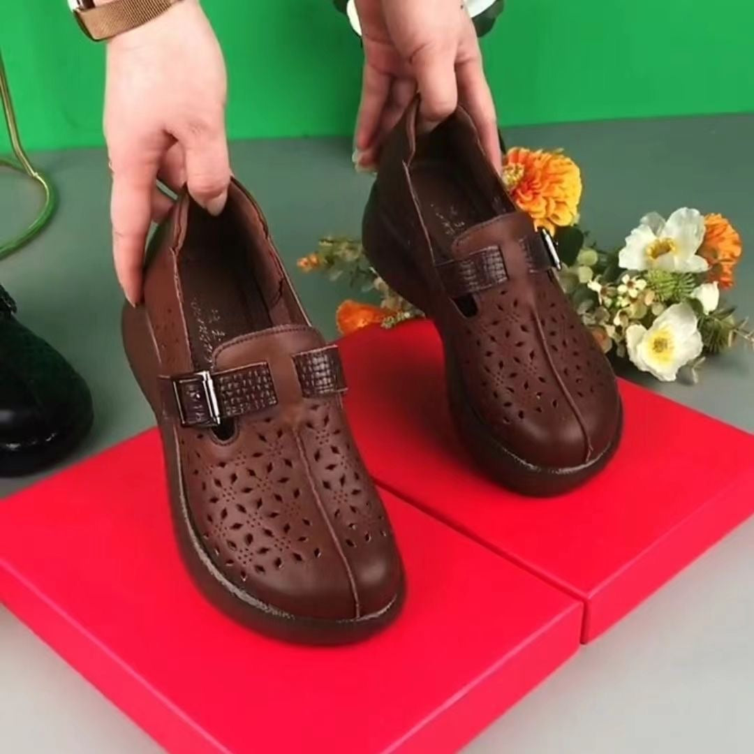 Zapatos de piel con aberturas para mujer
