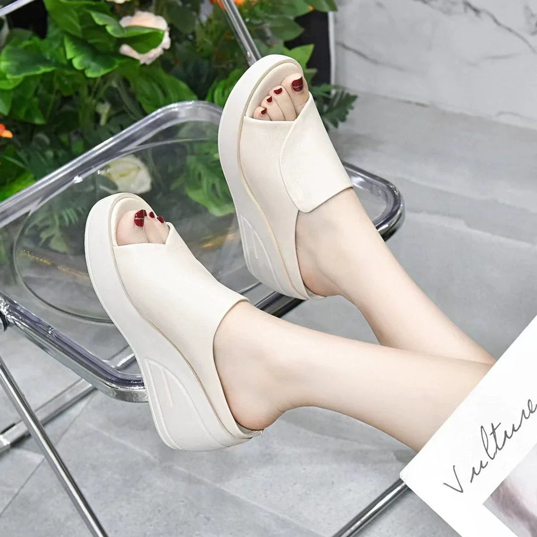 Zapatillas de cuña con boca de pez