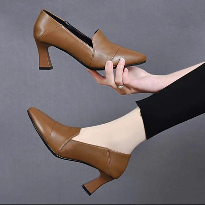 [Cuero genuino] Tacones altos de cuero suave de nuevo estilo.