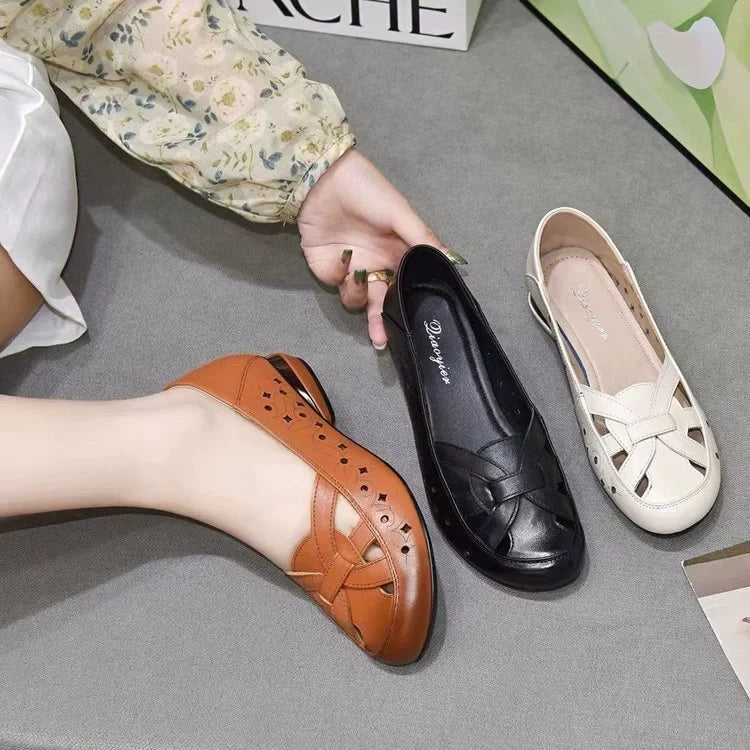 Nuevos zapatos de piel de tacón bajo