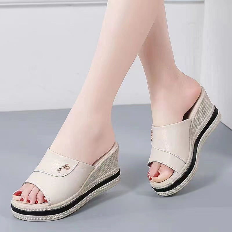 Nuevos zapatos de mujer con tacón de cuña