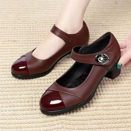 Tacones altos con hebilla de piel suave