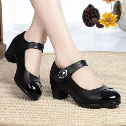 Tacones altos con hebilla de piel suave