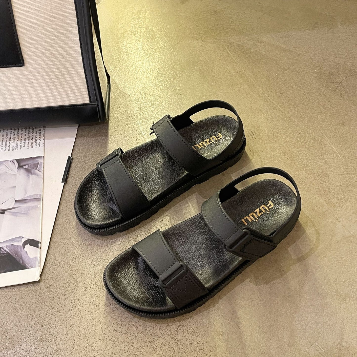 Nuevas sandalias para mujeres en verano 2025