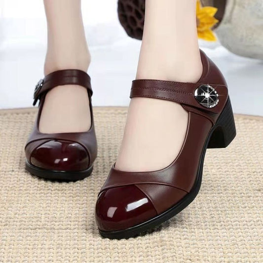Tacones altos con hebilla de piel suave