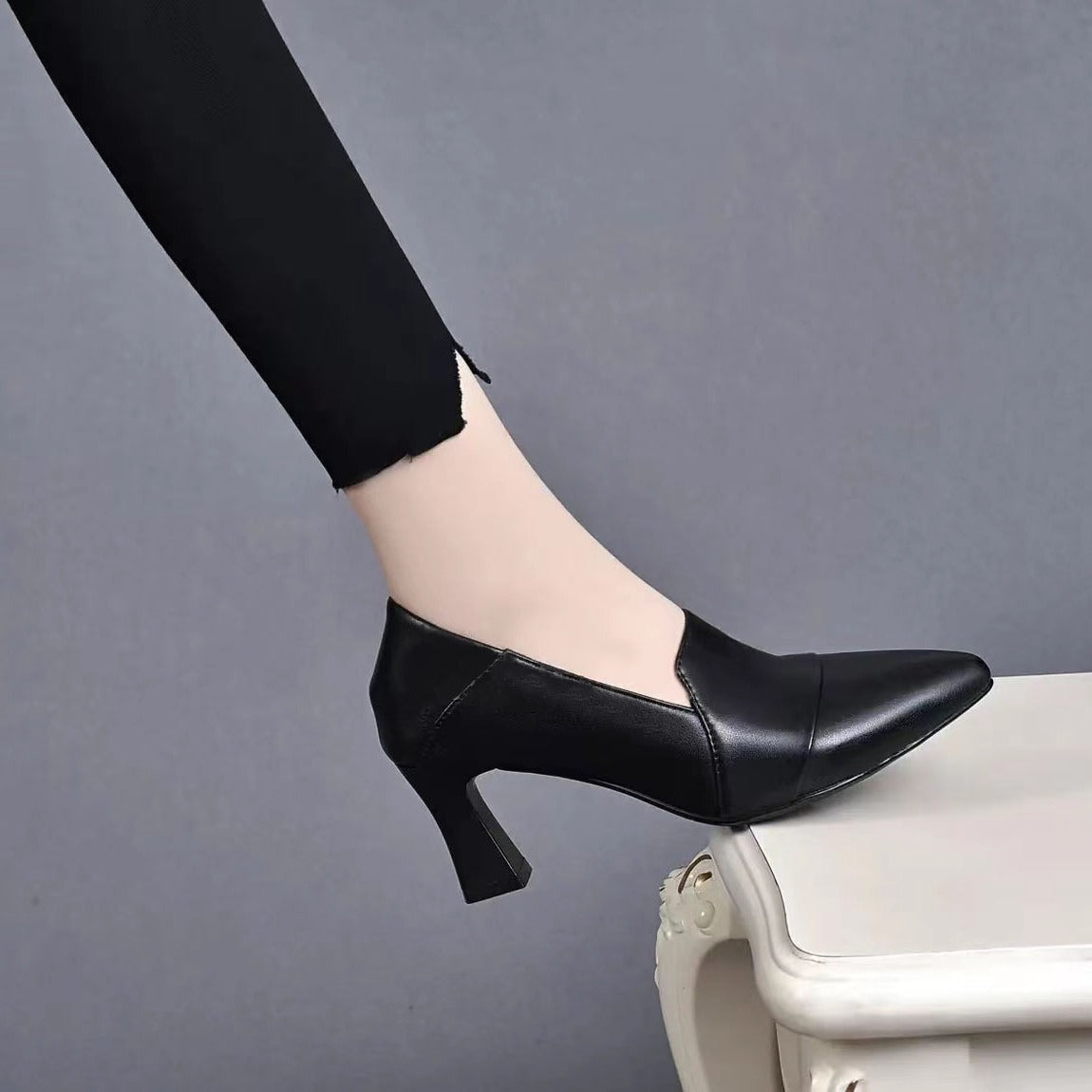 [Cuero genuino] Tacones altos de cuero suave de nuevo estilo.