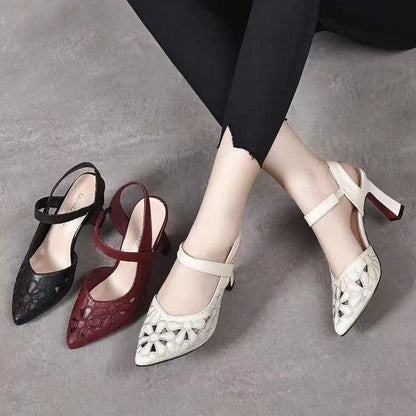 Primavera y verano, el nuevo modelo de hebillas gruesas y puntiagudas con tacones altos está hueco en la moda.