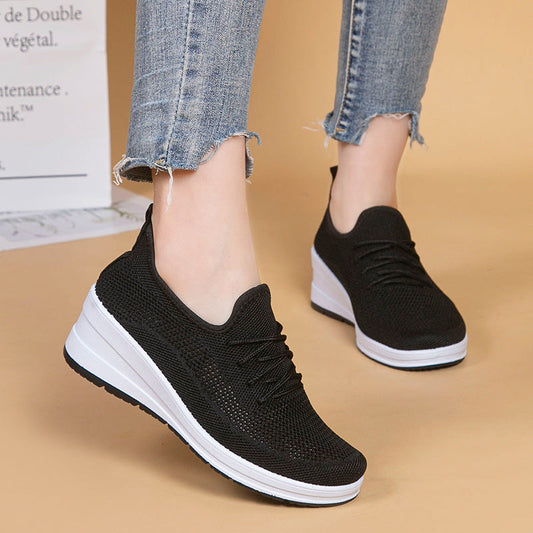 Zapatos de tenis con cordones y tacón de cuña