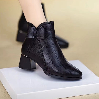 Botas de tacón alto de piel femenina (patrón cuadrado)